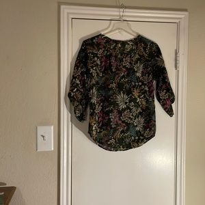 Reneec. Dark flower print blouse size M